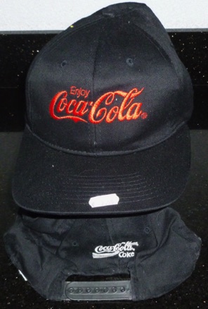 8640-3 € 5,00 coca cola petje zwart voorzijde rode letters achterzijde witte letters.jpeg